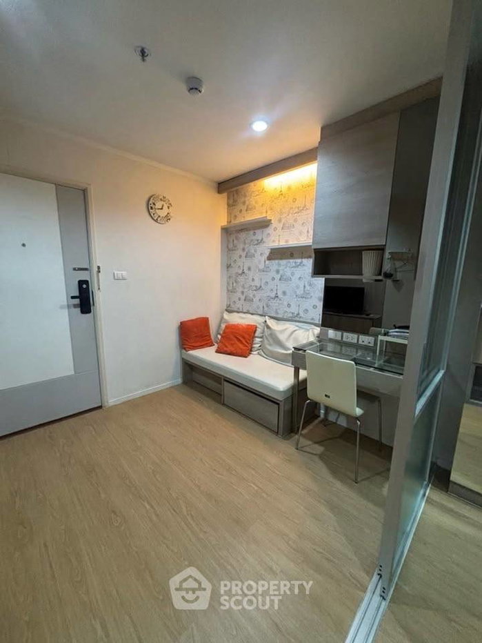 รูป ใกล้ ARL Hua Mak 300 ม. | 1 ห้องนอน Lumpini Place Srinakarin-Huamak (ID 3188162) - รูปที่ 2/13