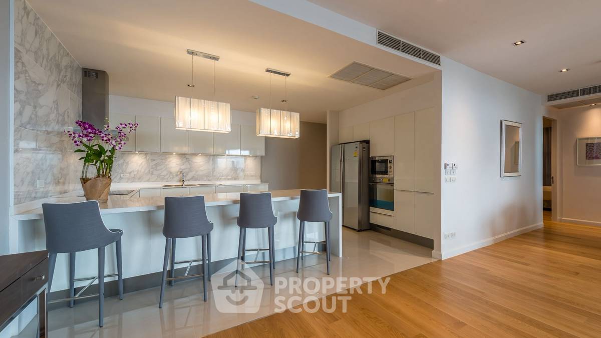 picture 250 Sqm 4-BR Chatrium Riverside Condominium Near BTS Saphan Taksin (ID 3184586) - 20/33