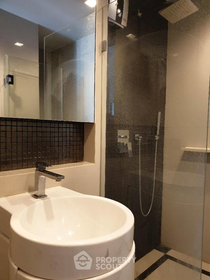 picture Great Value 15th-Floor 1-BR Rhythm Sathorn Near BTS Saphan Taksin (ID 402745) - 4/7