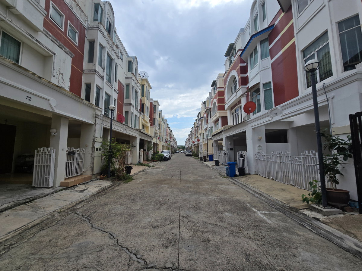 รูป ขายบ้านหลังมุม 4 ชั้น 5นอน 5น้ำ ทำเลดี หายาก หมู่บ้านรวิภา อุดมสุข 39/1 - รูปที่ 17/17