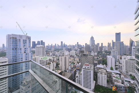 Q1 Sukhumvit ใกล้ BTS สถานีนานา