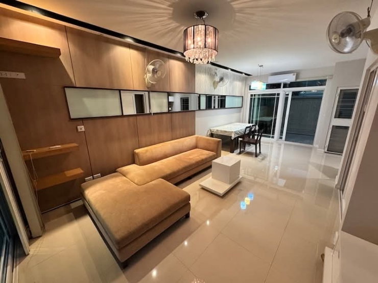 รูป ให้เช่าทาวน์โฮม 3 ชั้น | The Terrace ลาดพร้าว 71 (นาคนิวาส 48) - รูปที่ 1/18