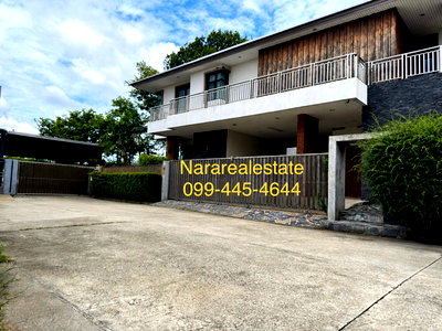 Houses for sale The Brio Mall : A large, luxurious detached pool villa ✨ on a 161.6 sq.m. plot of land, featuring a large koi pond that can be renovated into a swimming pool.