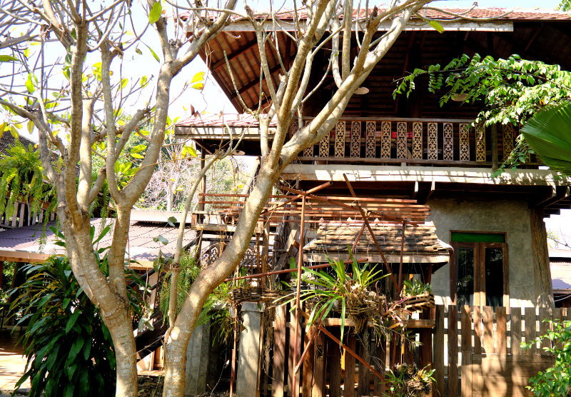 รูป บ้านพักสไตล์ไทยสมัยใหม่พร้อมร้านอาหารในสวนสวยร่มรื่น ในอำเภอน้ำแพร่ ตำบลหางดง จังหวัดเชียงใหม่ - รูปที่ 13/16