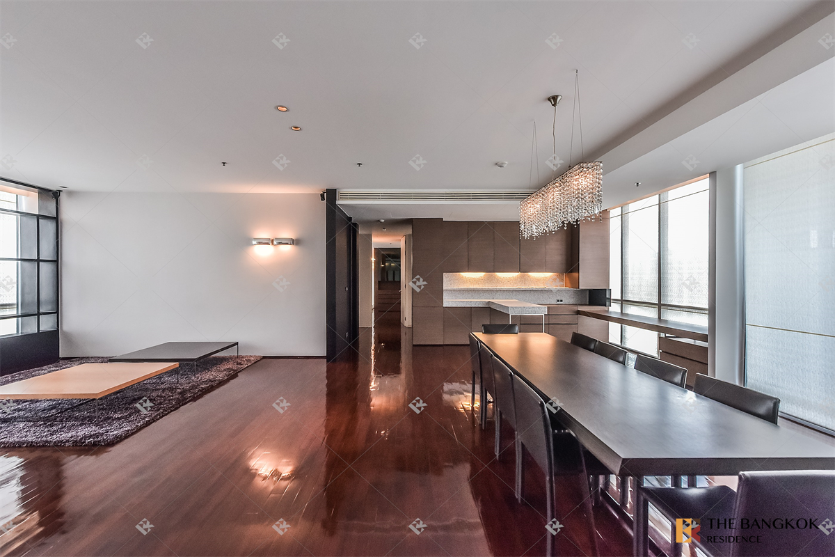 picture Luxury Condo in Central City Location Domus 16,18 near BTS Asok - 1/10