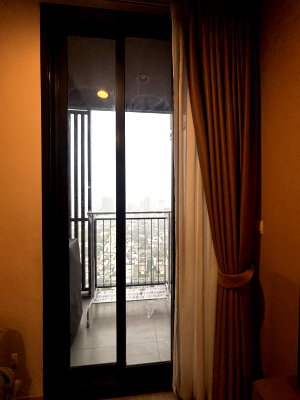 Condos for rent : Condo for rent, good location, free shuttle bus to BTS Thong Lor