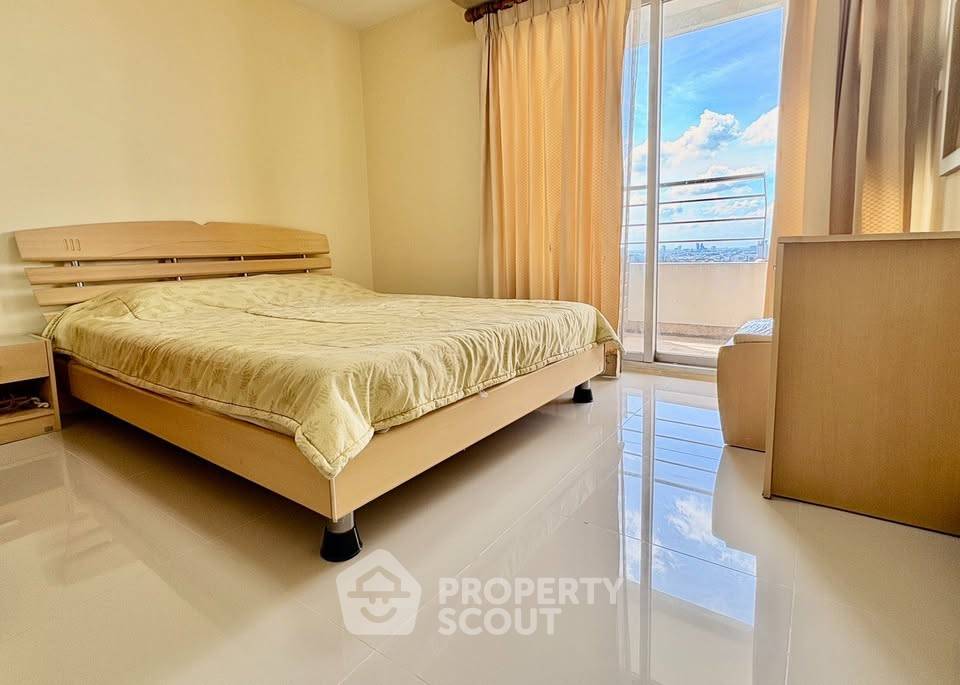 picture 28th-Floor 2-BR 134 Sqm Sarin Place Condominium Near BTS Ratchayothin (ID 3185093) - 8/12