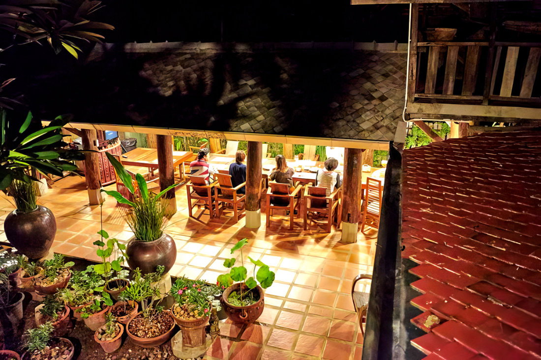 รูป บ้านพักสไตล์ไทยสมัยใหม่พร้อมร้านอาหารในสวนสวยร่มรื่น ในอำเภอน้ำแพร่ ตำบลหางดง จังหวัดเชียงใหม่ - รูปที่ 1/16