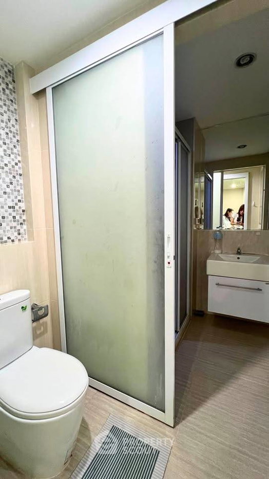 picture High-Floor 2-BR Life Ratchadapisek Near MRT Huai Khwang (ID 3188907) - 3/7