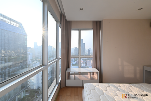 The Address Asoke Comfortable and Ready to Move-in near MRT Phetchaburi Station