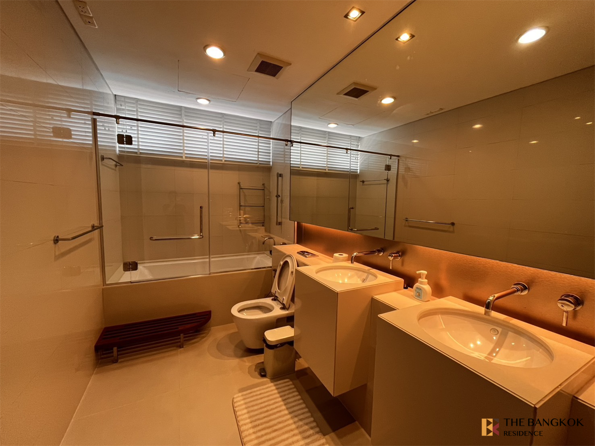 picture Domus 16,18 near BTS Asok Luxury Condo Ready to Move-in at the Best Location - 2/10