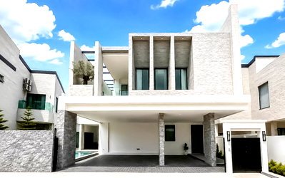 Houses for sale Bang Lamung Chonburi : High End Pool Villa for Sale Huay Yai East Pattaya 5 Bed
