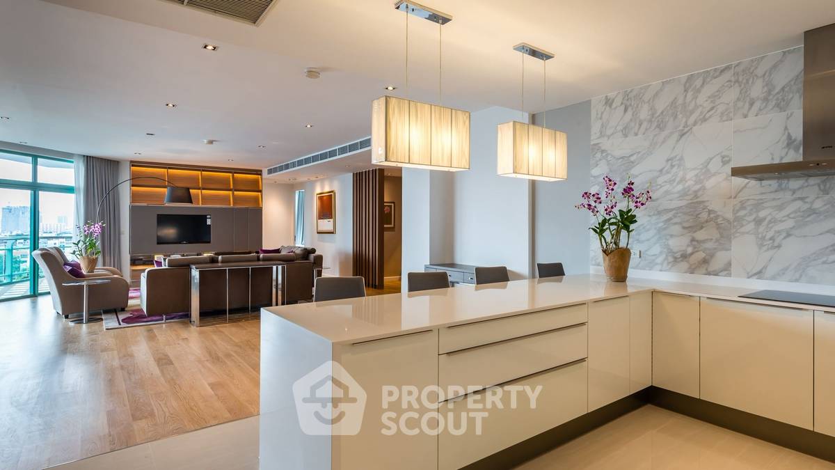 picture 250 Sqm 4-BR Chatrium Riverside Condominium Near BTS Saphan Taksin (ID 3184586) - 17/33