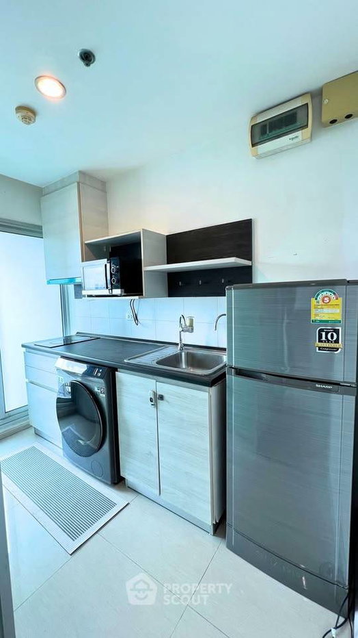 picture High-Floor 2-BR Life Ratchadapisek Near MRT Huai Khwang (ID 3188907) - 4/7