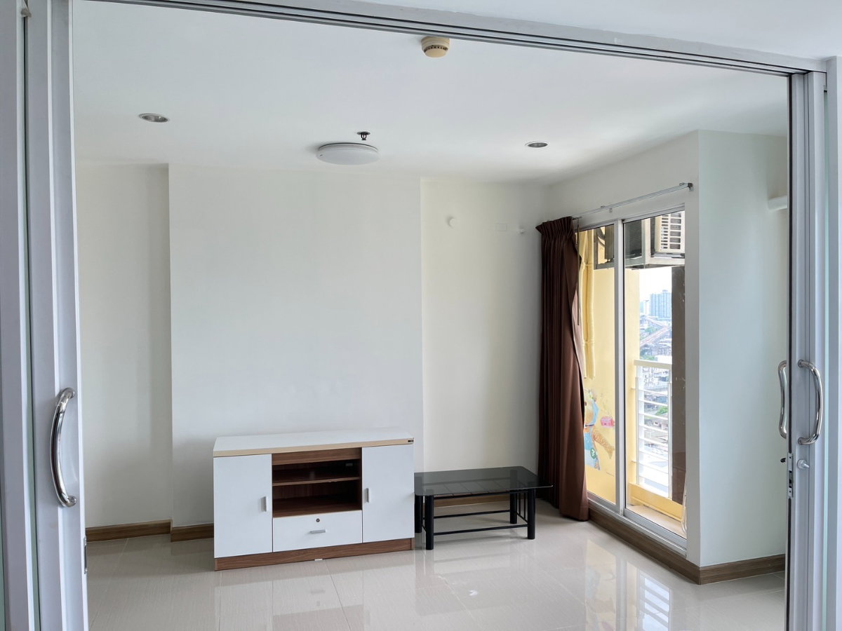 picture High Floor, Nice View, Walk to MRT! - 8/15