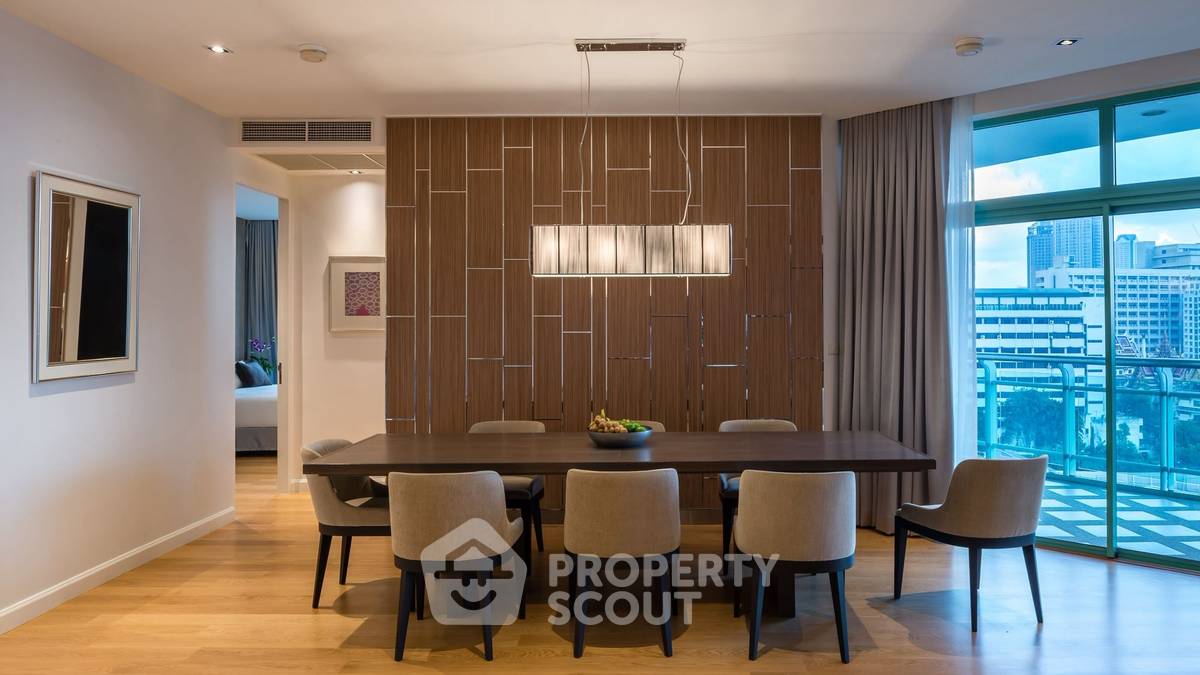picture 250 Sqm 4-BR Chatrium Riverside Condominium Near BTS Saphan Taksin (ID 3184586) - 11/33
