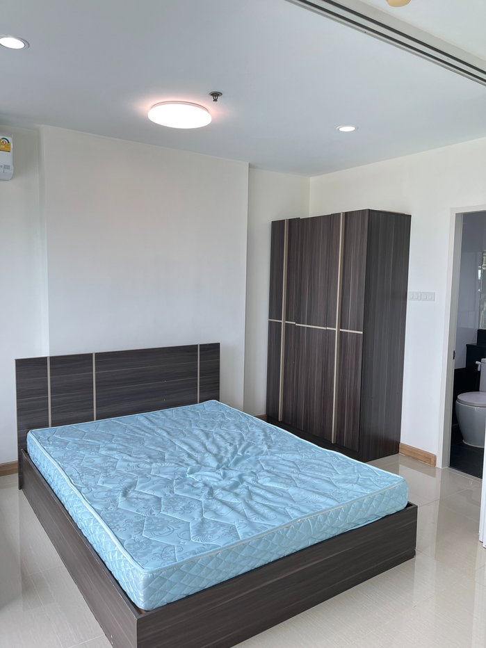 picture High Floor, Nice View, Walk to MRT! - 4/15