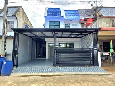 ทาวน์โฮม ปทุมธานี : หมู่บ้านอยู่เจริญ1 หลังมุม คลอง4 ถนนพระองค์เจ้าสาย ถนนไสวประชาราษฎร์ ตำบลบึงยี่โถ ธัญบุรี  ปทุมธานี ทาวน์เฮ้าส์ รีโนเวทใหม่ทั้งหลัง  พร้อมอยู่