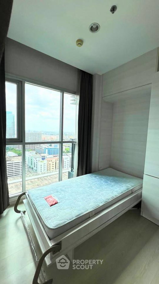 picture High-Floor 2-BR Life Ratchadapisek Near MRT Huai Khwang (ID 3188907) - 2/7