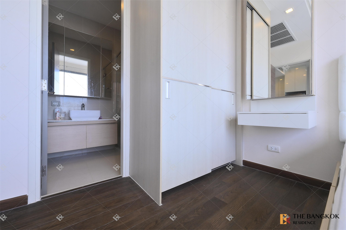 picture Q Asoke near MRT Phetchaburi Station Easy Travel, Fully Utilized Space - 7/10