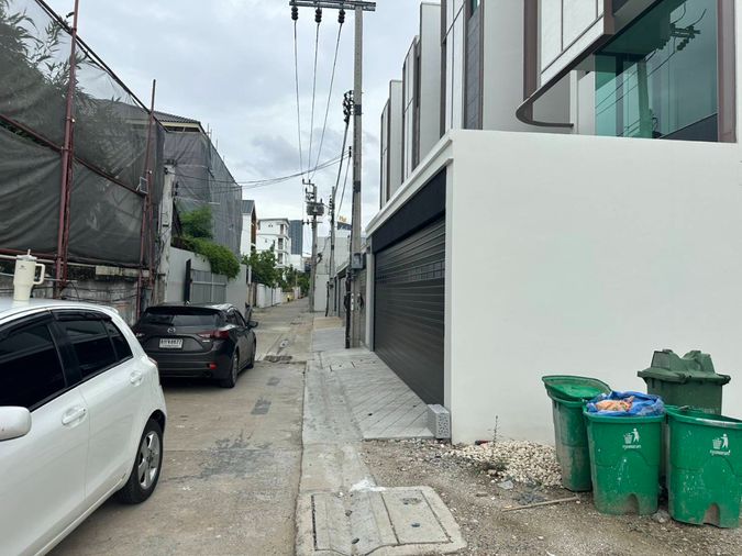 Land for sale, 34.4 sq wah, Phaya Thai