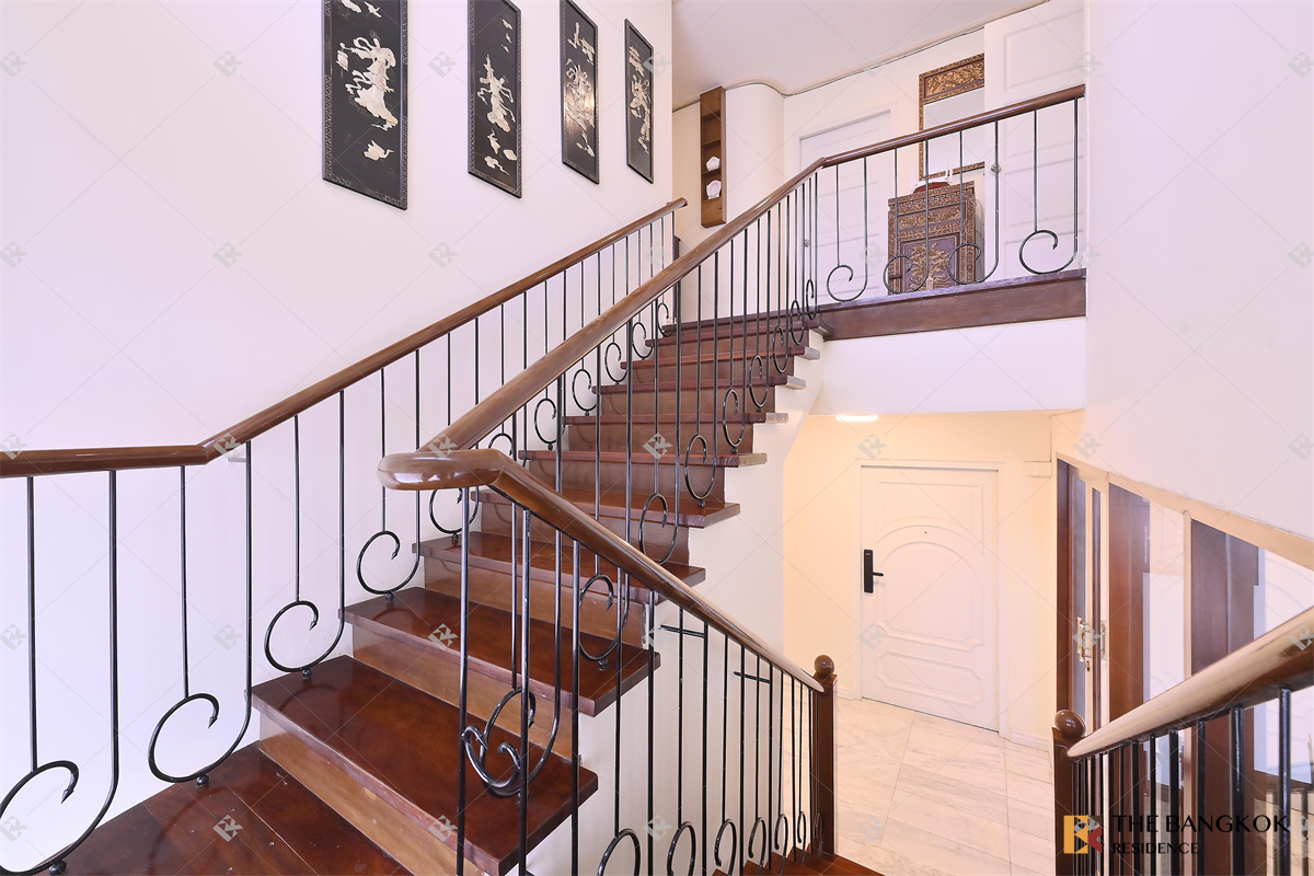picture Pleonchit Terrace near BTS Phloen Chit Luxury Condo Ready to Move-in at the Best Location - 5/10