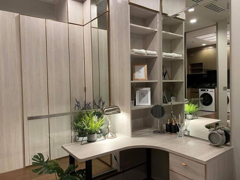 🏙️✨ FOR RENT: IDEO Q Victory 📩 Interested in this room? Screenshot or copy the link and send us via Line for more details & room viewing.