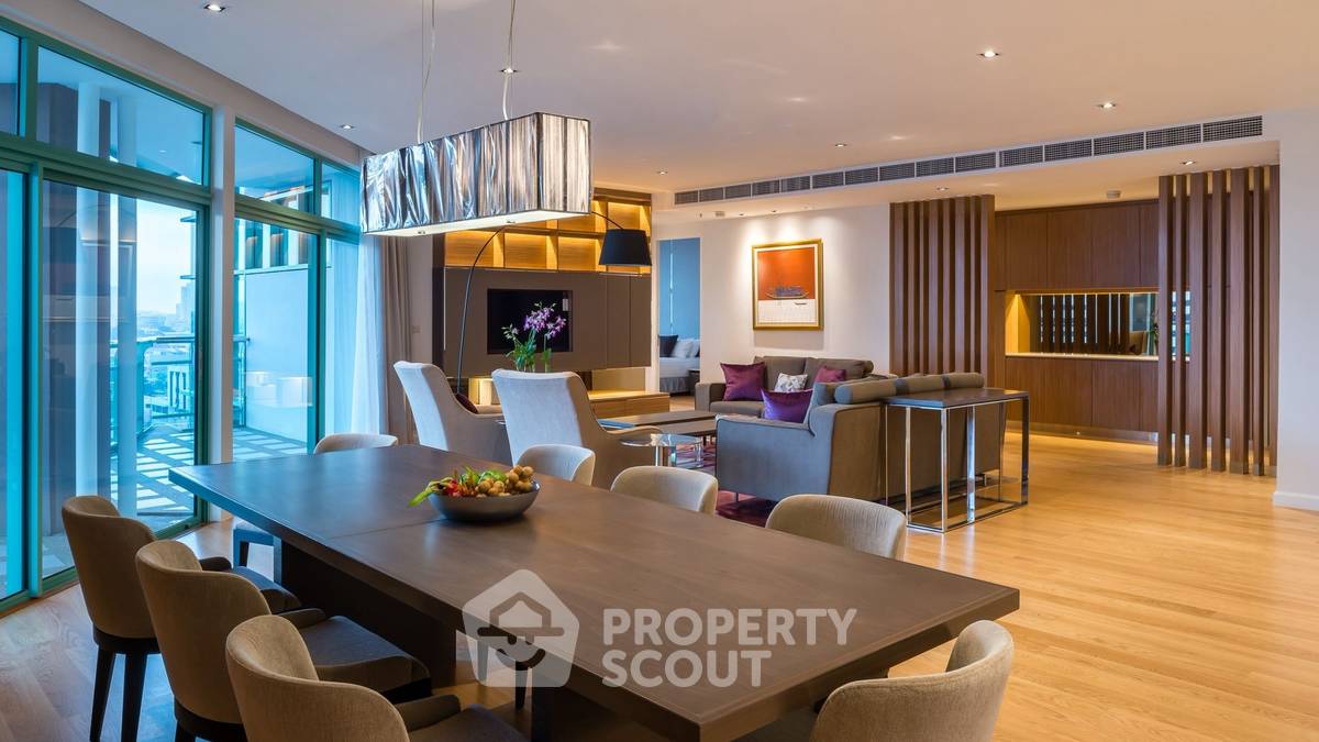 picture 250 Sqm 4-BR Chatrium Riverside Condominium Near BTS Saphan Taksin (ID 3184586) - 10/33