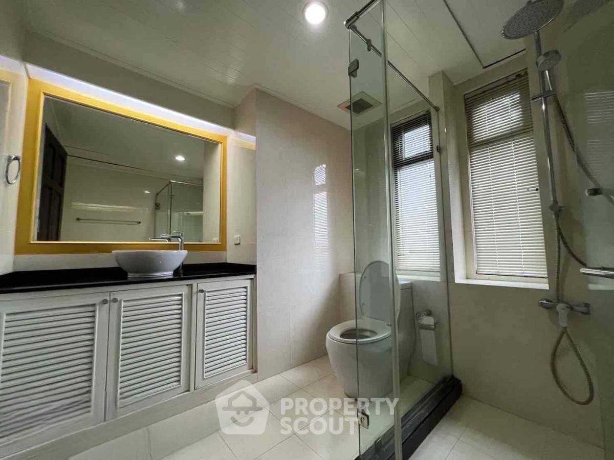 picture Spacious 3-BR 250 Sqm At Lakeshore West Condominium Nichada Thani (ID 2043960) - 8/9