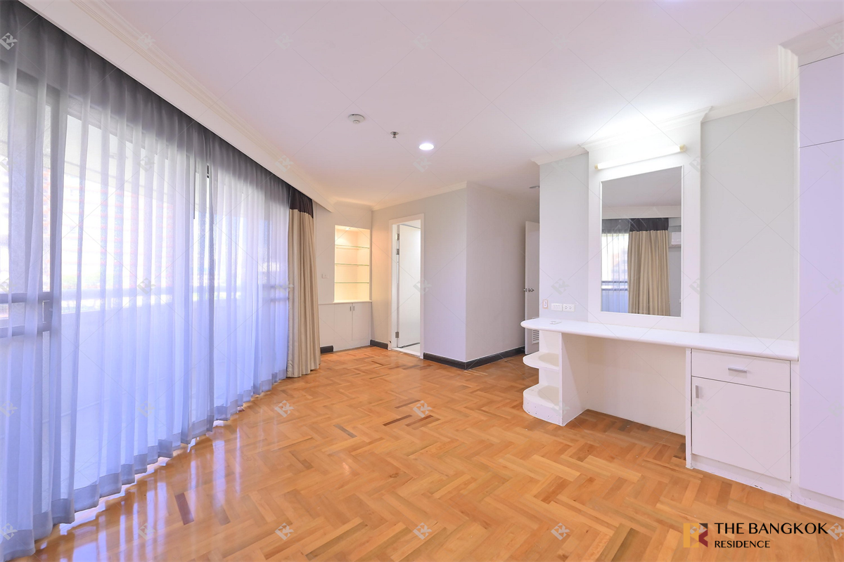 picture Baan Suanpetch near BTS Phrom Phong Hurry, big discount is ending! - 2/10