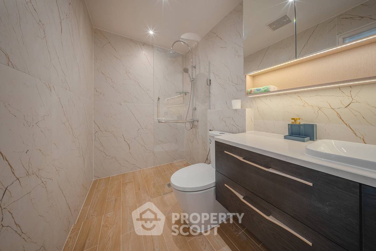 picture 18th-Floor 2-BR Condo At Supalai Casa Riva Vista 2 (ID 3015814) - 22/25