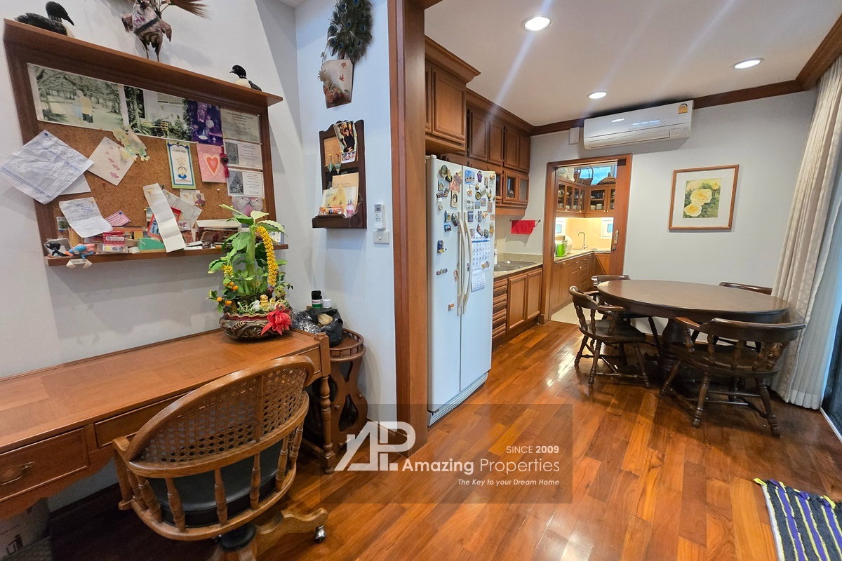 picture Rare land for sale in Phrom Phong with 2 Houses on Plot - 8/17