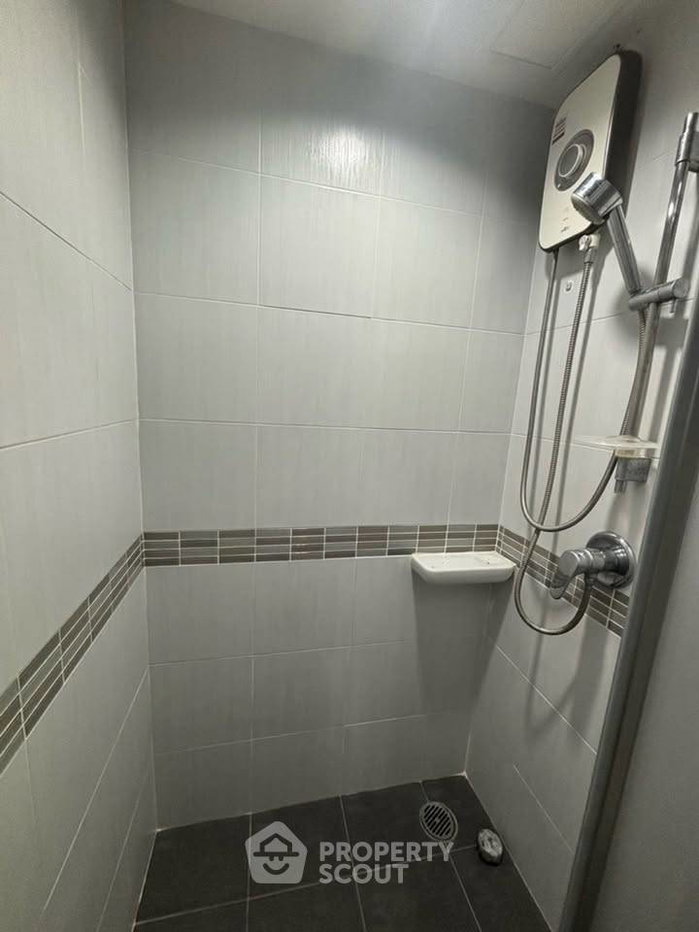 รูป ใกล้ ARL Hua Mak 300 ม. | 1 ห้องนอน Lumpini Place Srinakarin-Huamak (ID 3188162) - รูปที่ 10/13