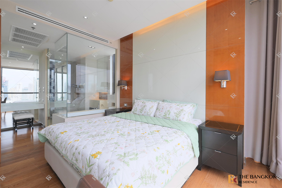 picture The Address Sukhumvit 28 near BTS Phrom Phong Move-in Ready, Just Bring Your Stuff - 6/10