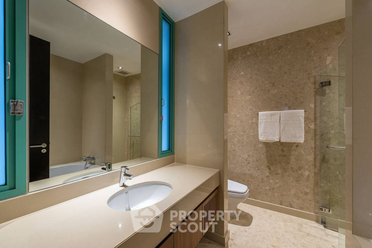 picture 250 Sqm 4-BR Chatrium Riverside Condominium Near BTS Saphan Taksin (ID 3184586) - 23/33