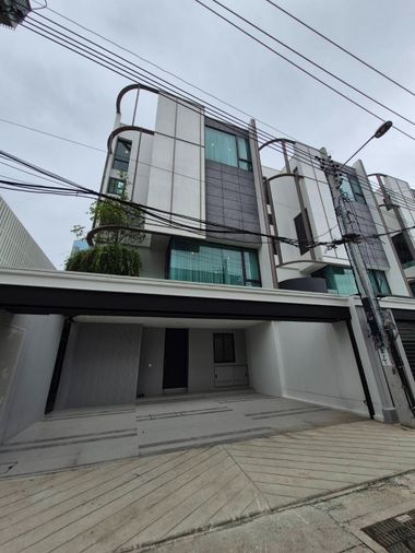 ขายทาวน์โฮม 3 ห้องนอน 277 ตร.ม. 34.6 ตร.ว. เขตพญาไท