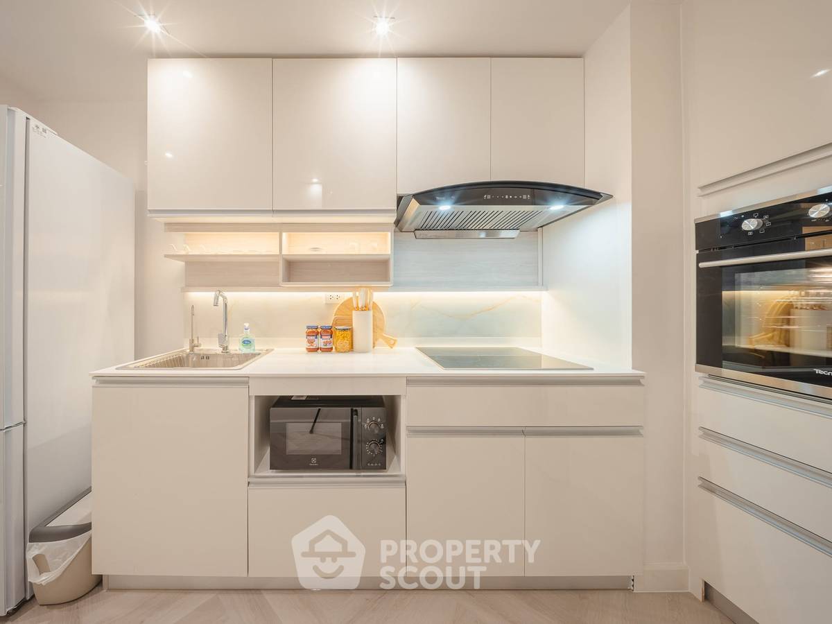 picture 18th-Floor 2-BR Condo At Supalai Casa Riva Vista 2 (ID 3015814) - 20/25