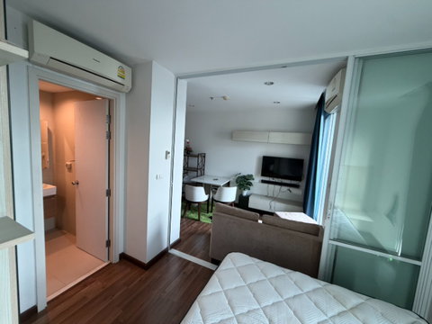 Urgent Sale! Chewathai Interchange Condo MRT Tao Poon 27 sq.m. Floor: 8th • Best Price: Only 2.69 MB Next to MRT Tao Poon (Interchange Station)