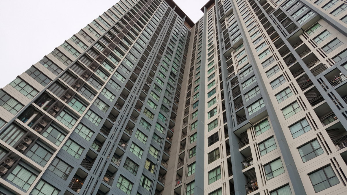 รูป For Sale The Base Ramkhamhaeng Condo Studio room 28st. Floor 0869888099 Line ID: dhiradhn - รูปที่ 15/15