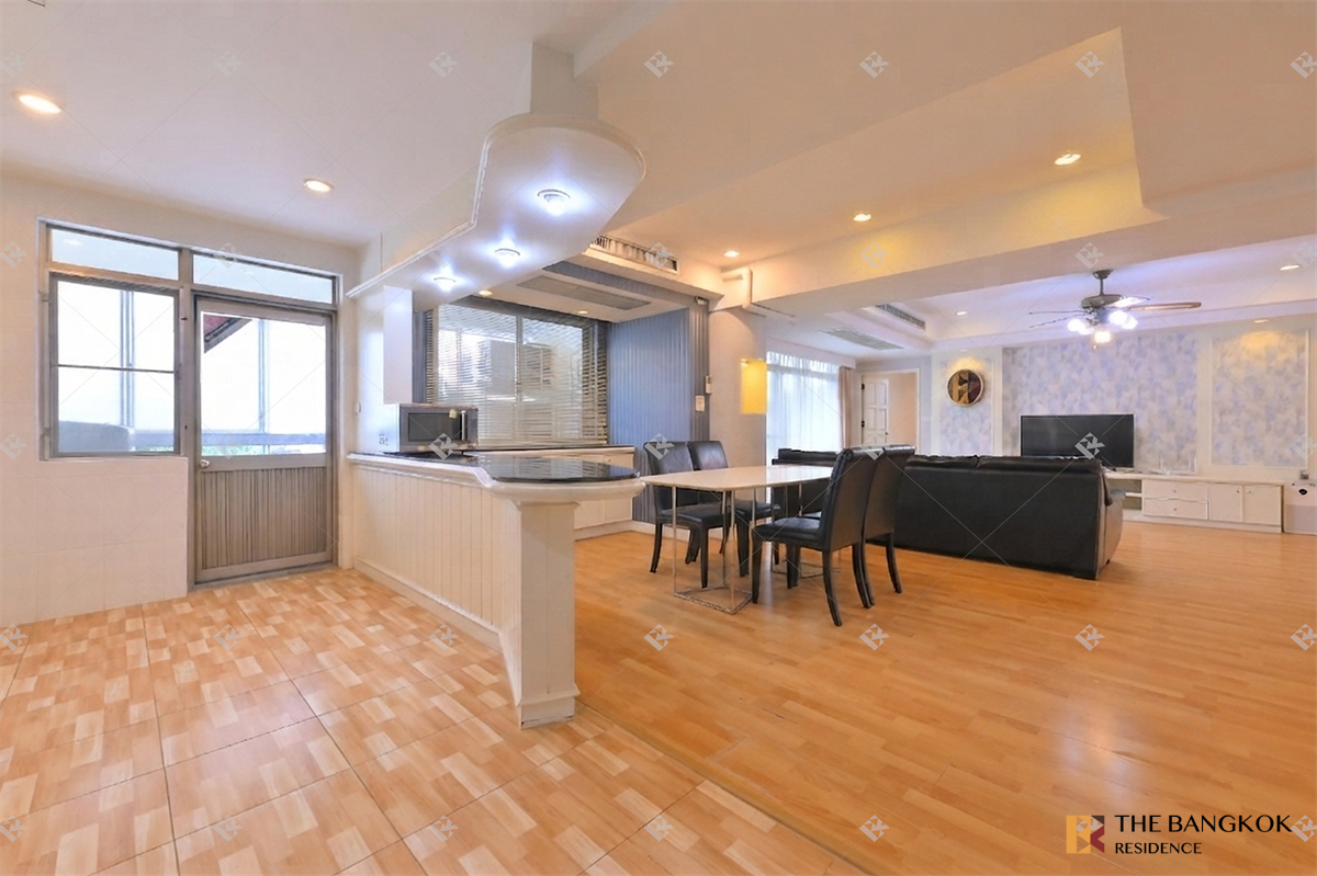 picture Royal Castle Sukhumvit near BTS Phrom Phong Easy Travel, Fully Utilized Space - 10/10