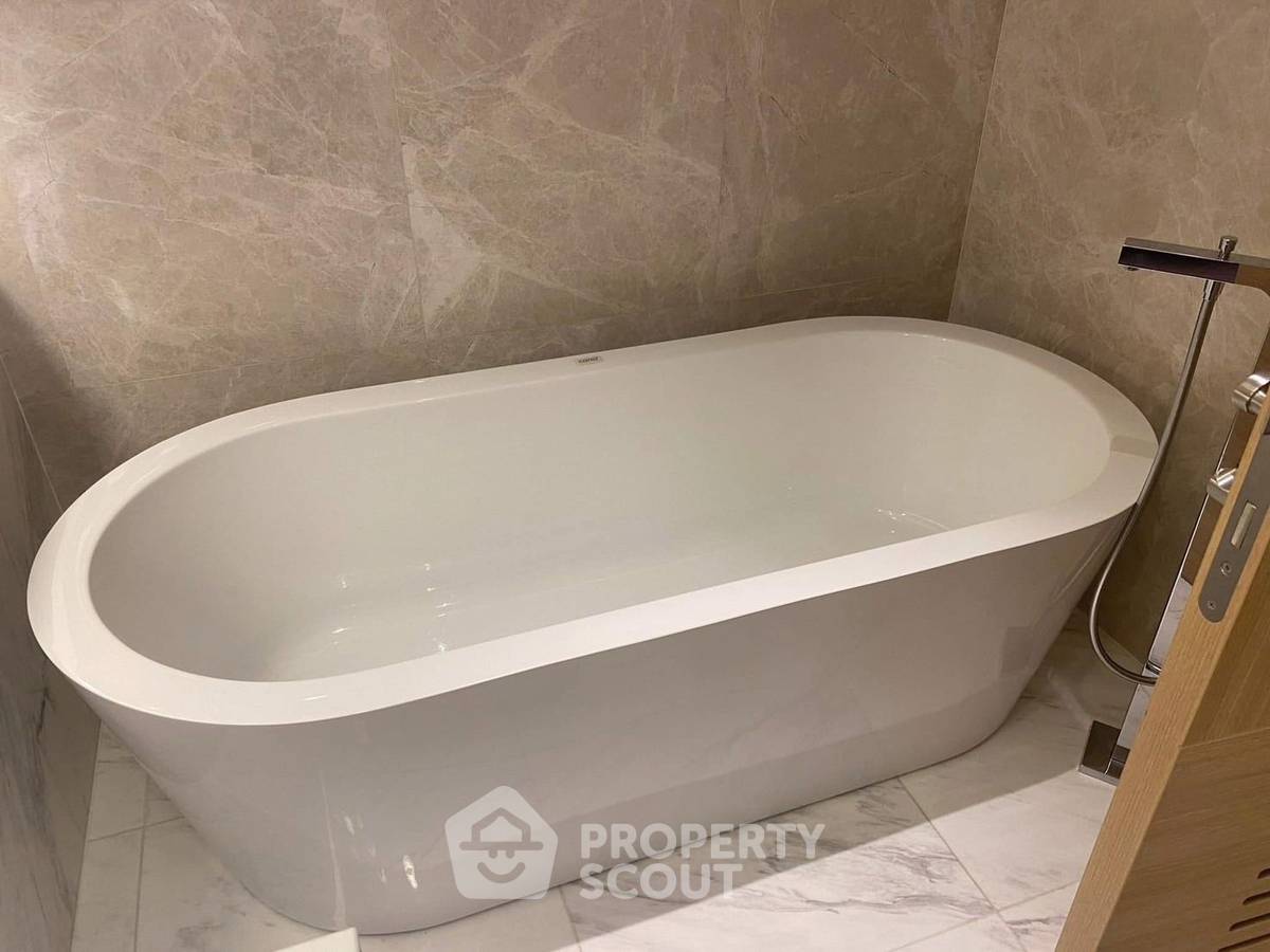 picture 2-BR Condo For Rent, Sindhorn Residence, 22nd Floor Near BTS Ratchadamri (ID 2831050) - 10/23