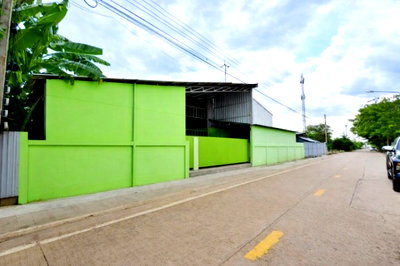 Factory for rent Khlong 4 Road : Outer ring 270 m. Bueng Kham Proi Public Park, factory warehouse 800 sq m, 2 bathrooms, 4 offices, Thanyaburi toll booth 400 m. Lam Luk Ka, Khlong 4