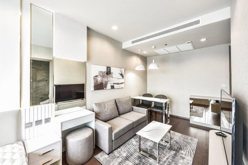 🏙️✨ FOR RENT: IDEO Q Victory 📩 Interested in this room? Screenshot or copy the link and send us via Line for more details & room viewing.