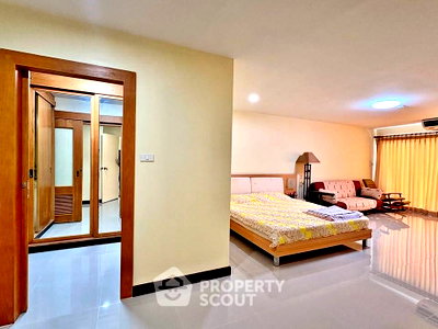 คอนโดให้เช่า : คอนโด 2-ห้องนอน ที่ สาริน เพลส คอนโดมิเนียม ใกล้ BTS รัชโยธิน (ID 3185093)