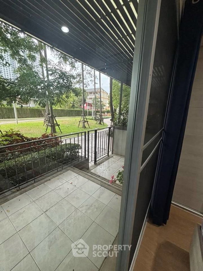 รูป ใกล้ ARL Hua Mak 300 ม. | 1 ห้องนอน Lumpini Place Srinakarin-Huamak (ID 3188162) - รูปที่ 12/13