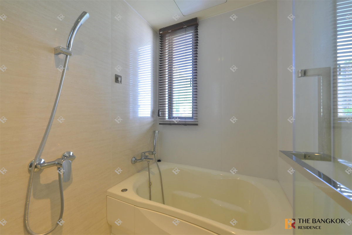 picture Runesu Thonglor 5 Condo in Prime Location, Attractive Price - 9/10