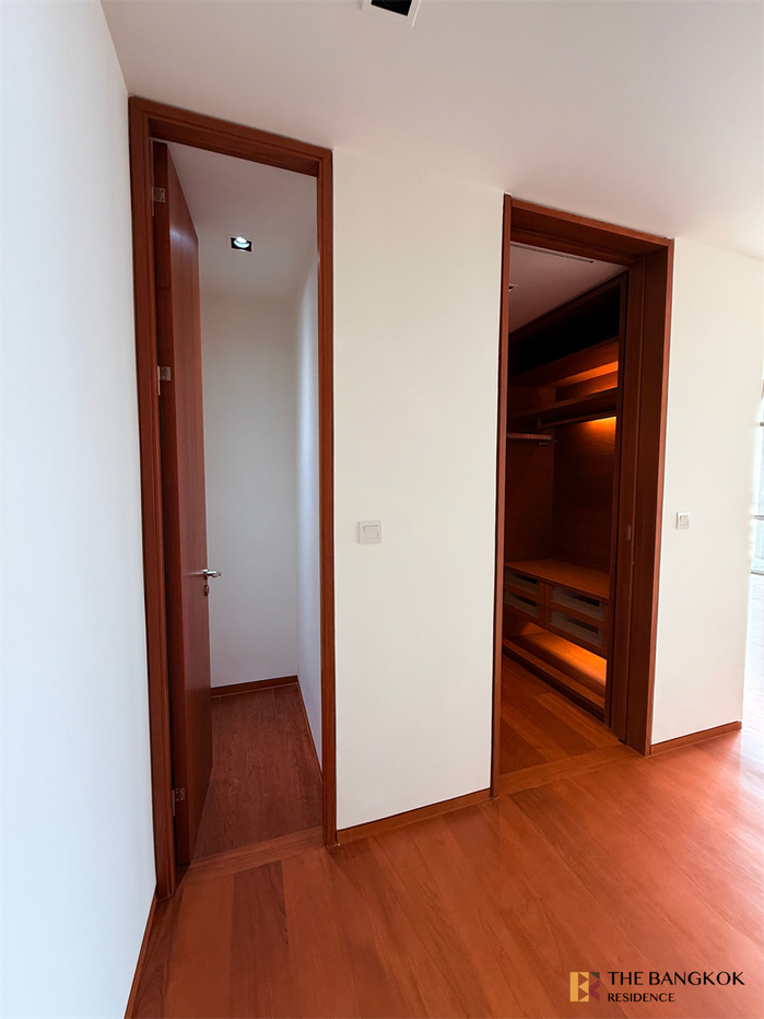 picture Luxury Condo Ready to Move-in at the Best Location The Sukhothai Residences - 7/10