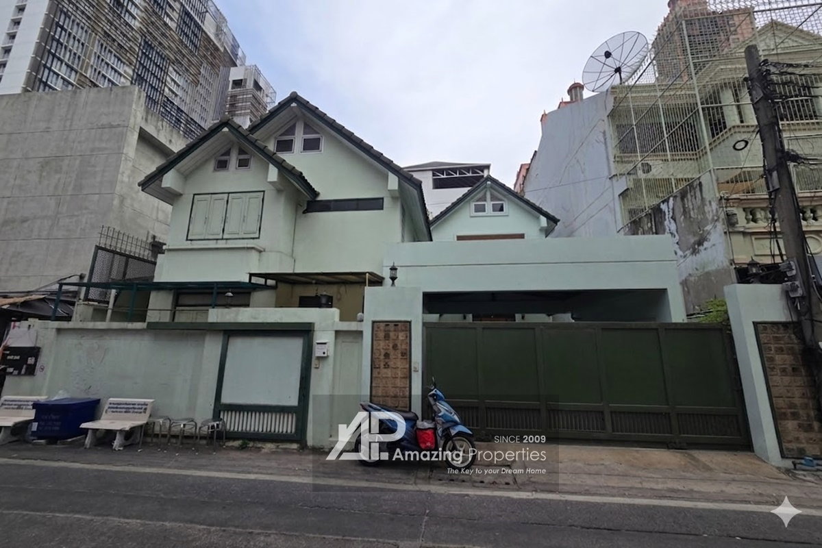 picture Rare land for sale in Phrom Phong with 2 Houses on Plot - 3/17