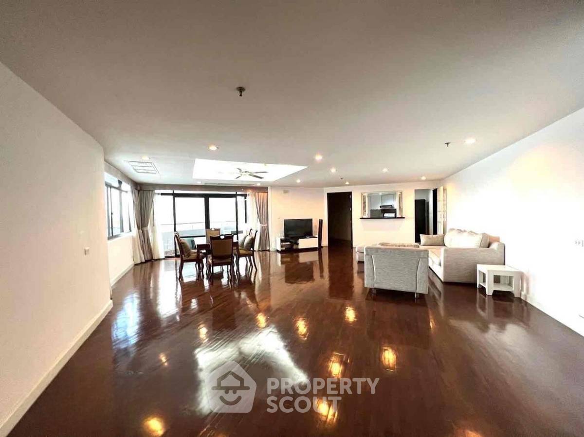 picture Spacious 3-BR 250 Sqm At Lakeshore West Condominium Nichada Thani (ID 2043960) - 9/9