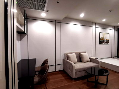 คอนโดให้เช่า : 🏙️✨ FOR RENT: IDEO Q Victory  📩 Interested in this room? Screenshot or copy the link and send us via Line for more details & room viewing.  